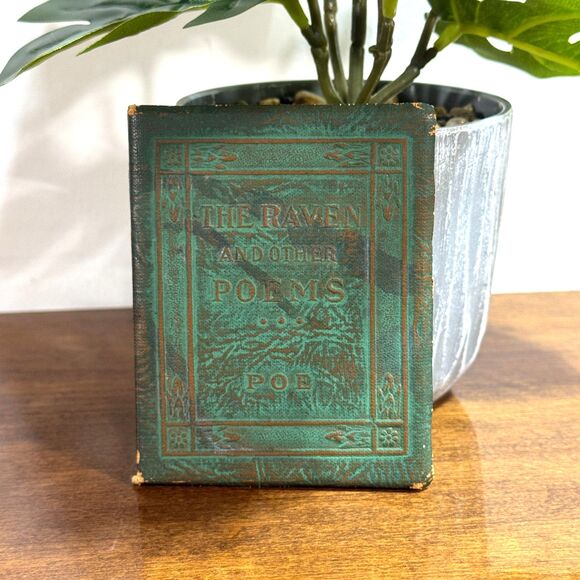 Little Leather Library The Raven and Other Poems Edgar Allan Poe Green Cover 3x4 - Picture 1 of 7